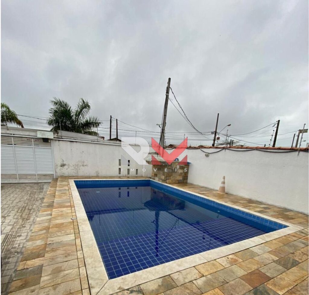 Casa localizada no bairro Cibratel 2 com piscina em Itanhaém/Sp