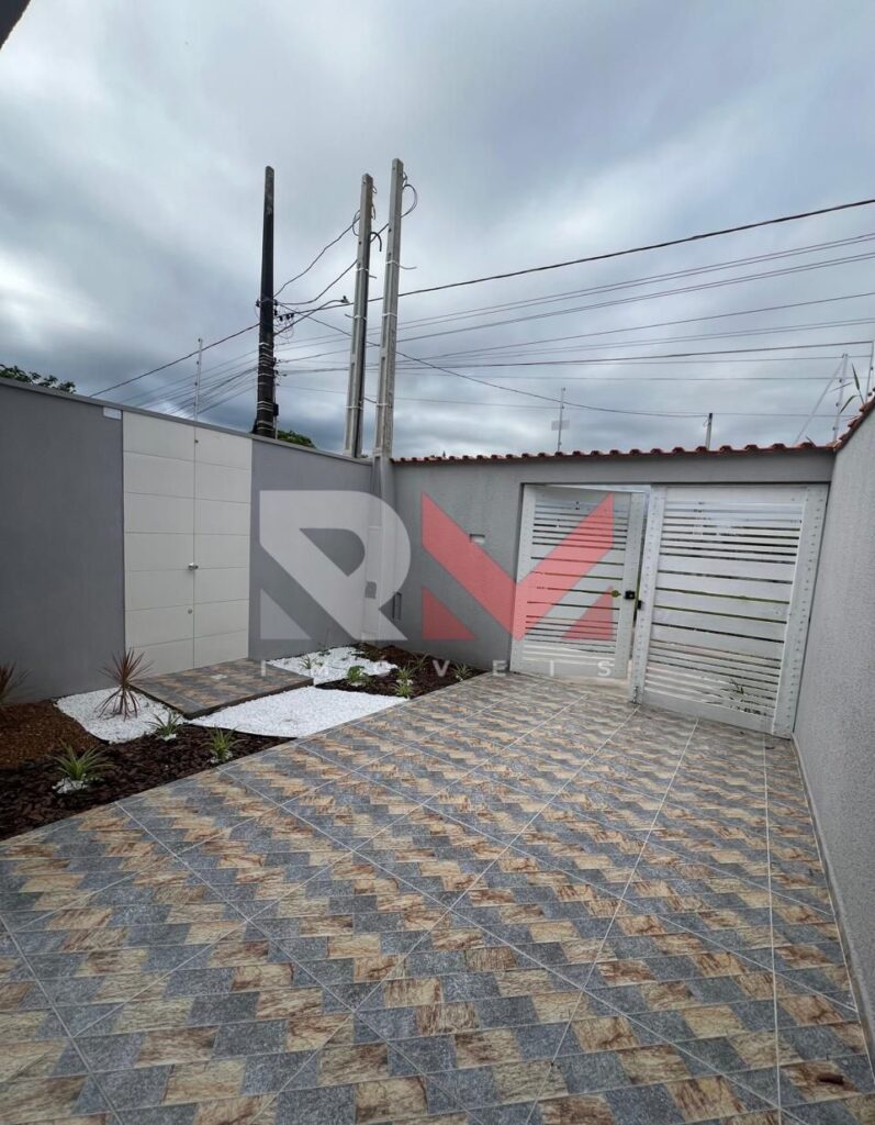 Casa com piscina localizada no bairro Jardim Comendador em Itanhaém/Sp