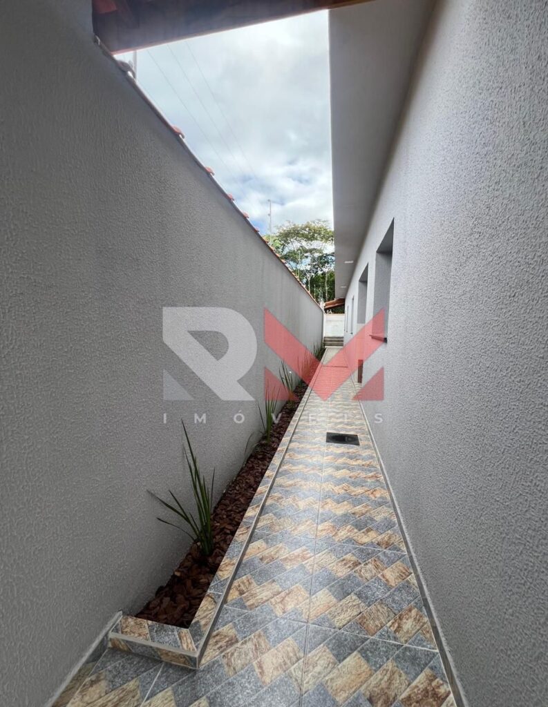 Casa com piscina localizada no bairro Jardim Comendador em Itanhaém/Sp