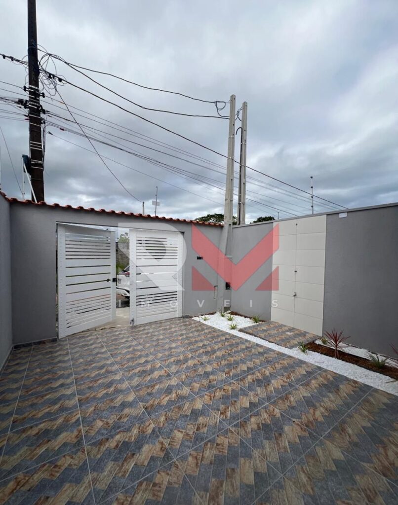 Casa com piscina localizada no bairro Jardim Comendador em Itanhaém/Sp
