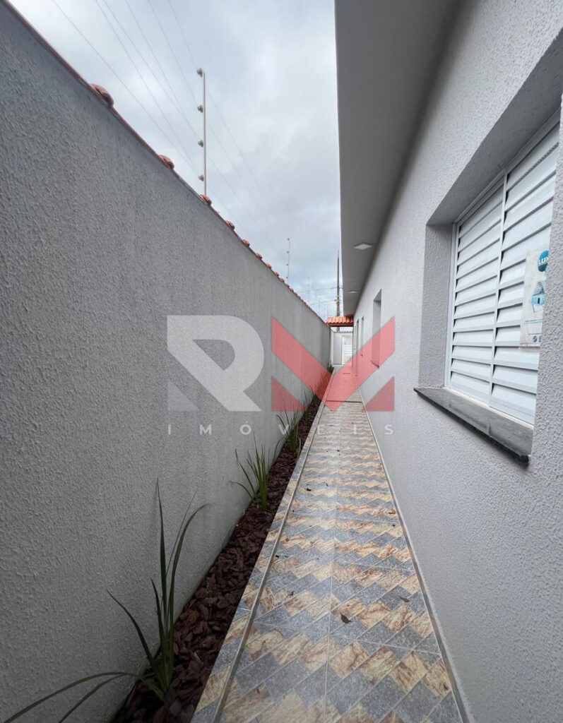 Casa com piscina localizada no bairro Jardim Comendador em Itanhaém/Sp