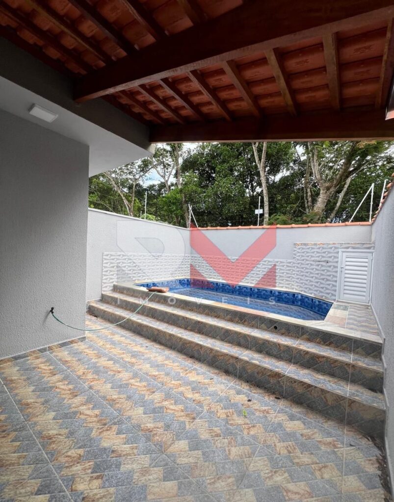 Casa com piscina localizada no bairro Jardim Comendador em Itanhaém/Sp
