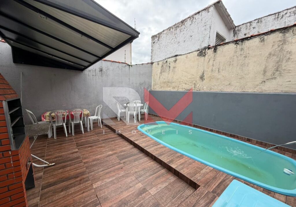 Casa com piscina localizada no bairro Gaivota em Itanhaém/Sp