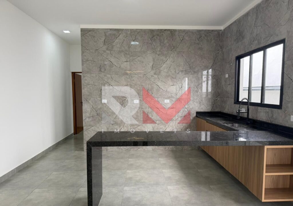 Casa nova a 900 metros da praia com piscina em Itanhaém/SP no bairro Cibratel