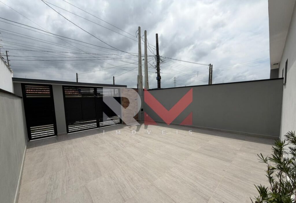 Casa nova a 900 metros da praia com piscina em Itanhaém/SP no bairro Cibratel