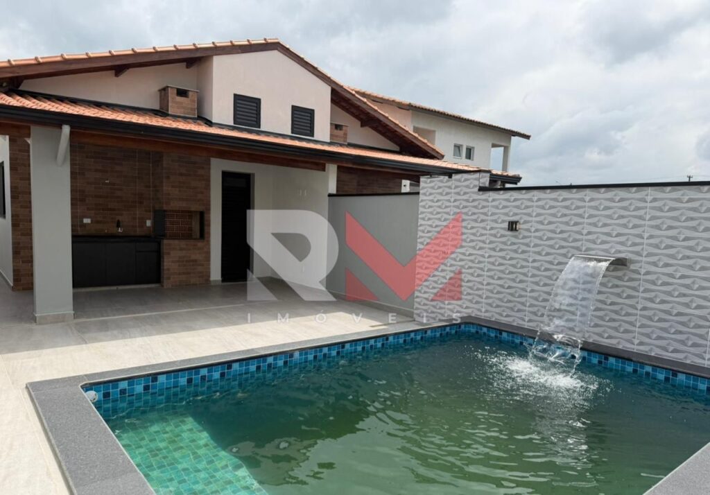 Casa nova a 900 metros da praia com piscina em Itanhaém/SP no bairro Cibratel