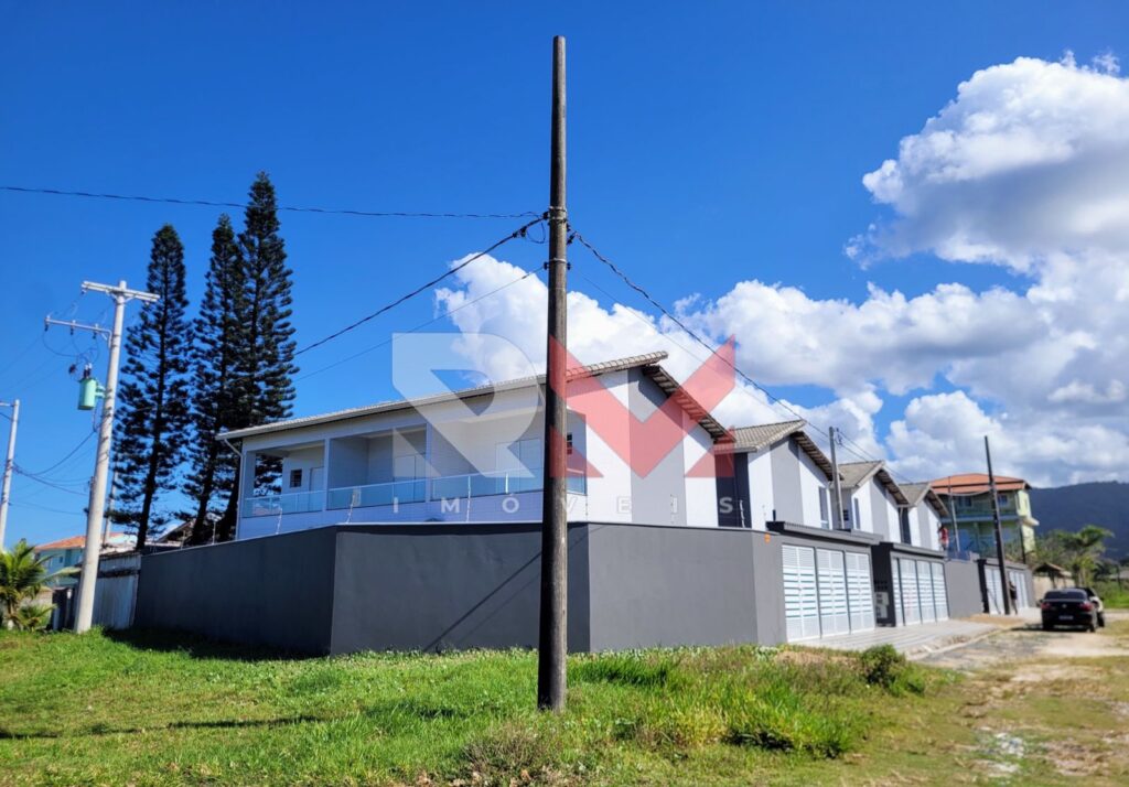 Condomínio em frente a praia com casas disponíveis no bairro Campos Eliseos em Itanhaém/Sp