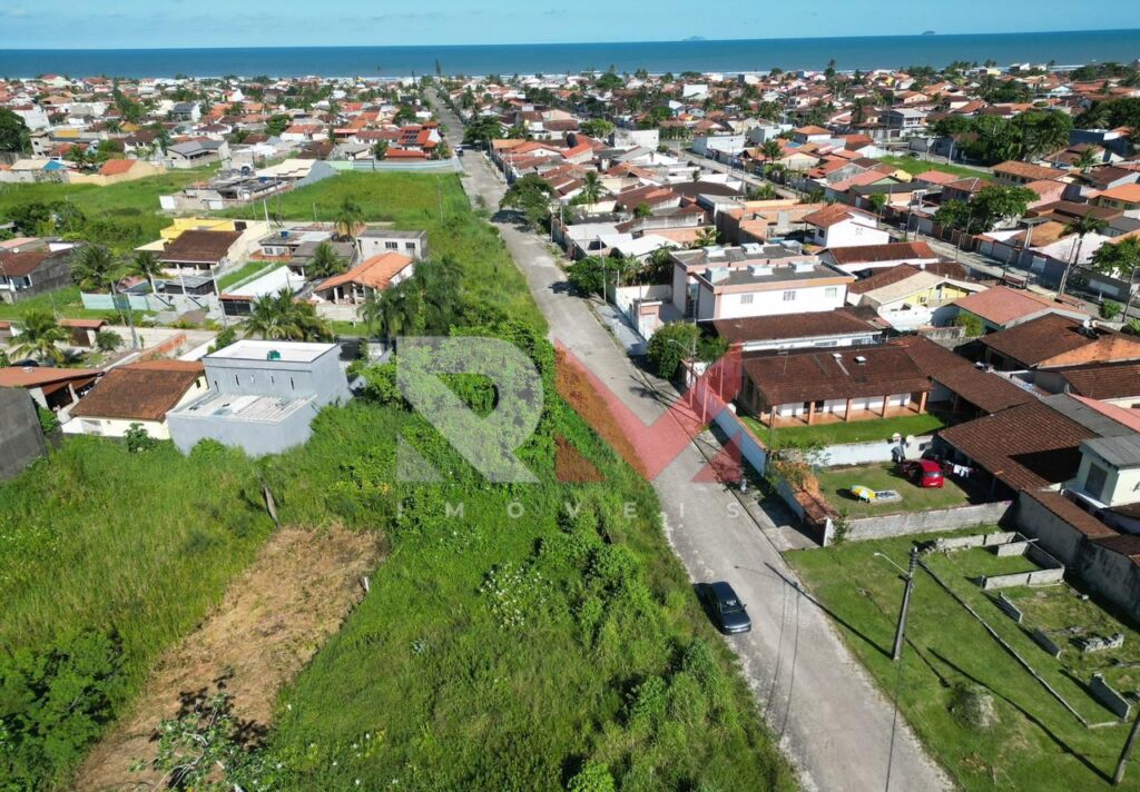 Terreno localizado no bairro Simalar próximo a praia em Itanhaém/Sp