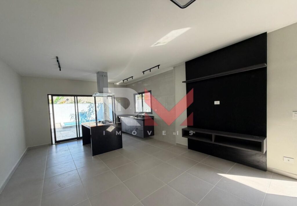 Casa moderna com piscina no bairro Cibratel 2 em Itanhaém/SP