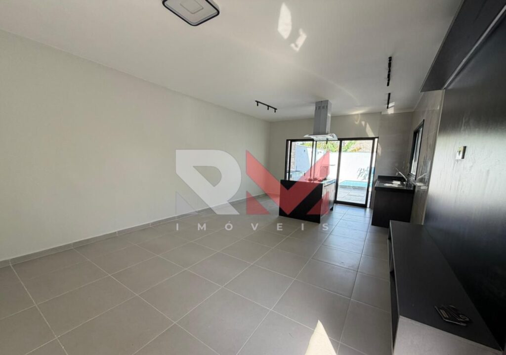 Casa moderna com piscina no bairro Cibratel 2 em Itanhaém/SP
