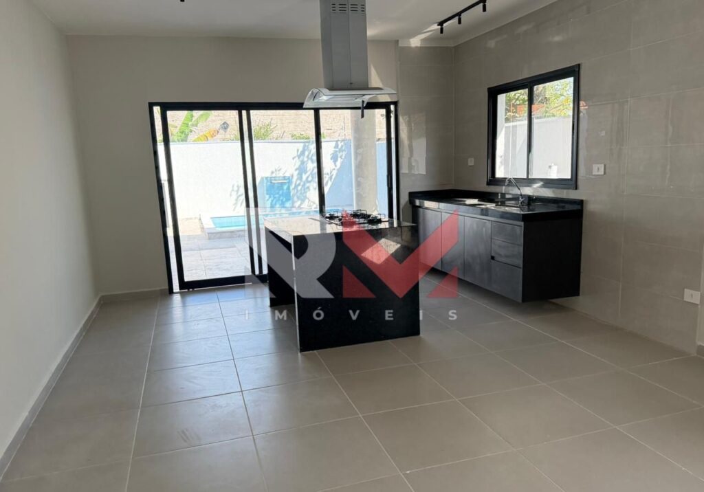 Casa moderna com piscina no bairro Cibratel 2 em Itanhaém/SP