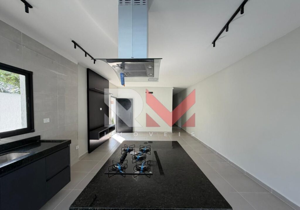 Casa moderna com piscina no bairro Cibratel 2 em Itanhaém/SP