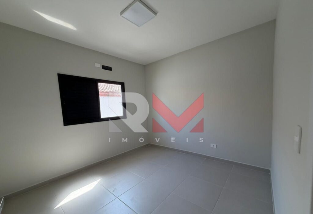 Casa moderna com piscina no bairro Cibratel 2 em Itanhaém/SP