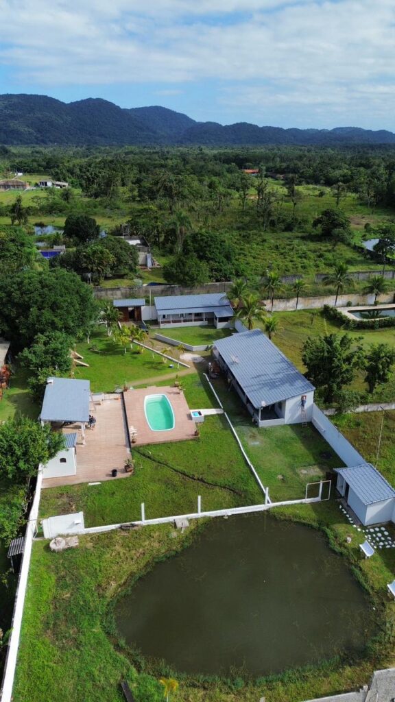 Chácara em Mongaguá com piscina